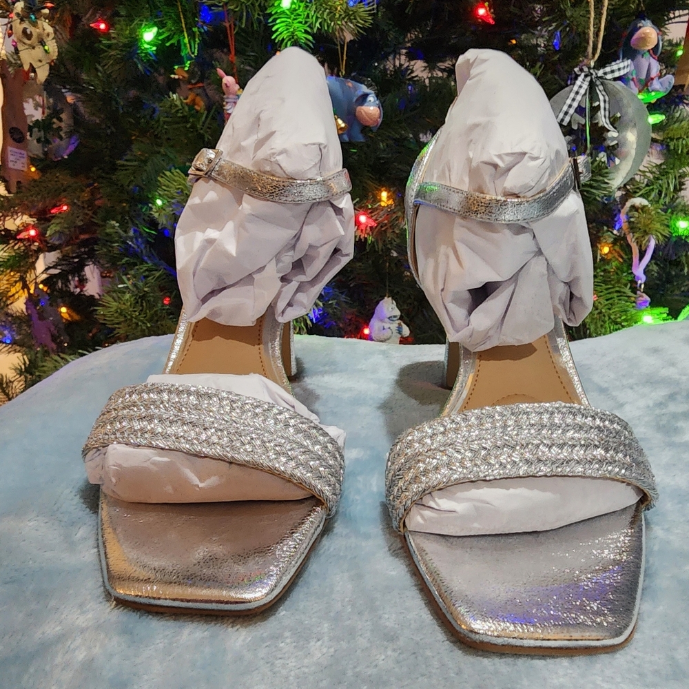 Badgley Mischka Silver Heels sz 5